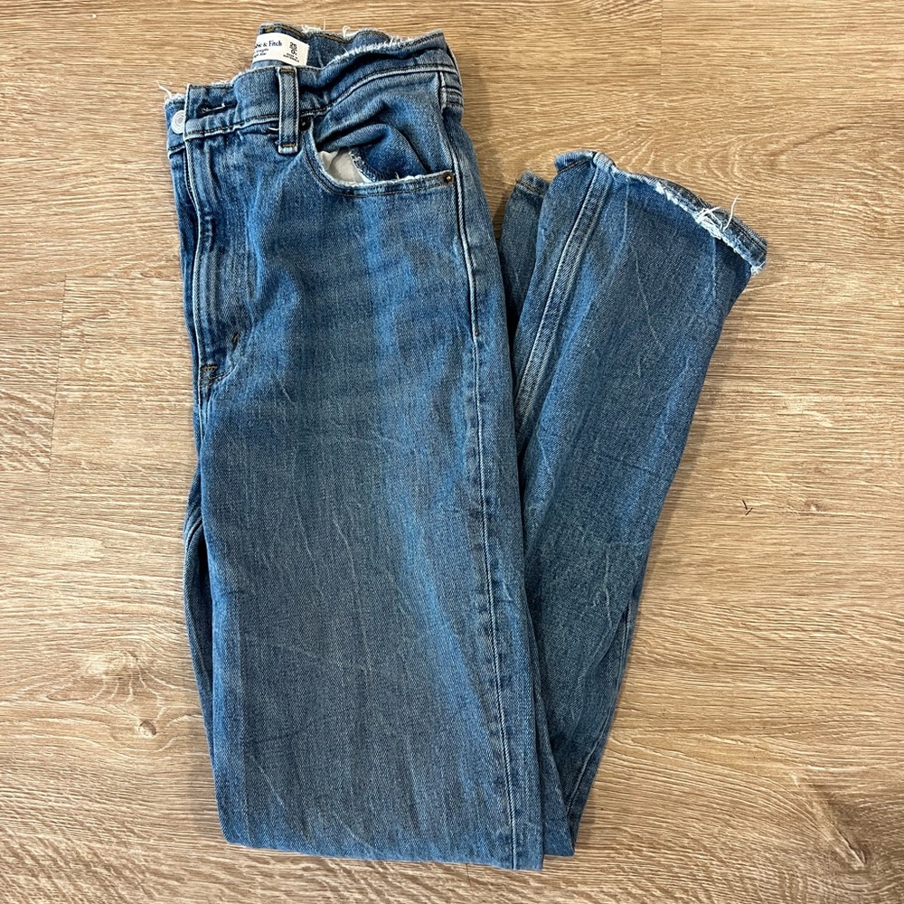 Abrecrombie 90s Straight Ultra High Rise